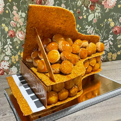 pièce montée choux anniversaire piano